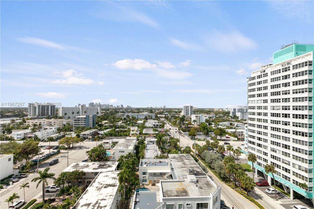 Active With Contract: $399,000 (0 beds, 1 baths, 445 Square Feet)