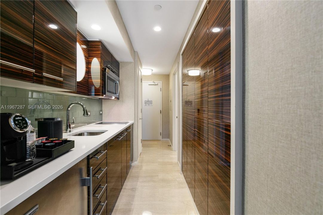 Active With Contract: $399,000 (0 beds, 1 baths, 445 Square Feet)