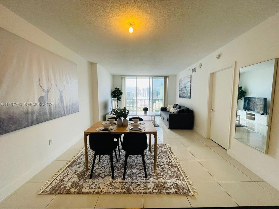 En Venta: $399,000 (1 camas, 1 baños, 821 Pies cuadrados)