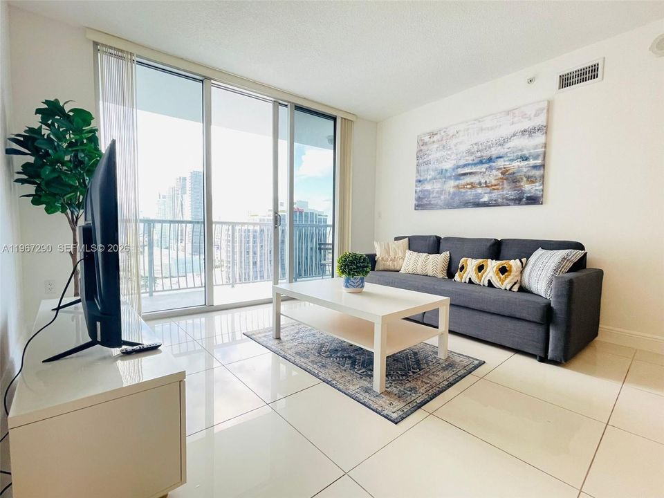 En Venta: $399,000 (1 camas, 1 baños, 821 Pies cuadrados)
