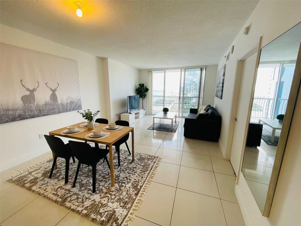 En Venta: $399,000 (1 camas, 1 baños, 821 Pies cuadrados)