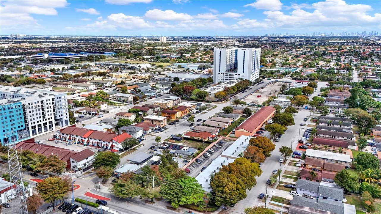 For Sale: $360,000 (2 beds, 1 baths, 937 Square Feet)