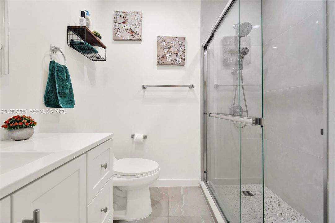 For Sale: $360,000 (2 beds, 1 baths, 937 Square Feet)