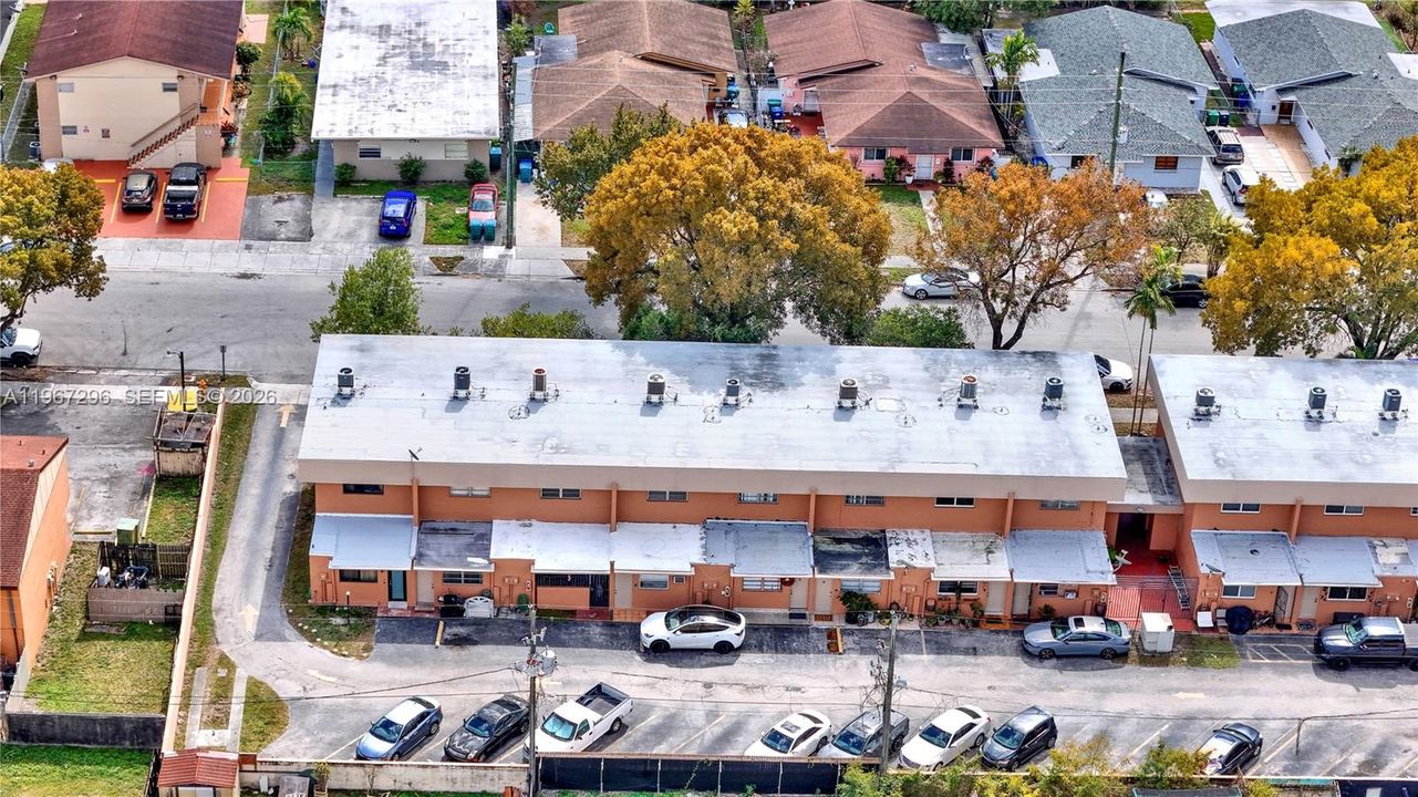 For Sale: $360,000 (2 beds, 1 baths, 937 Square Feet)