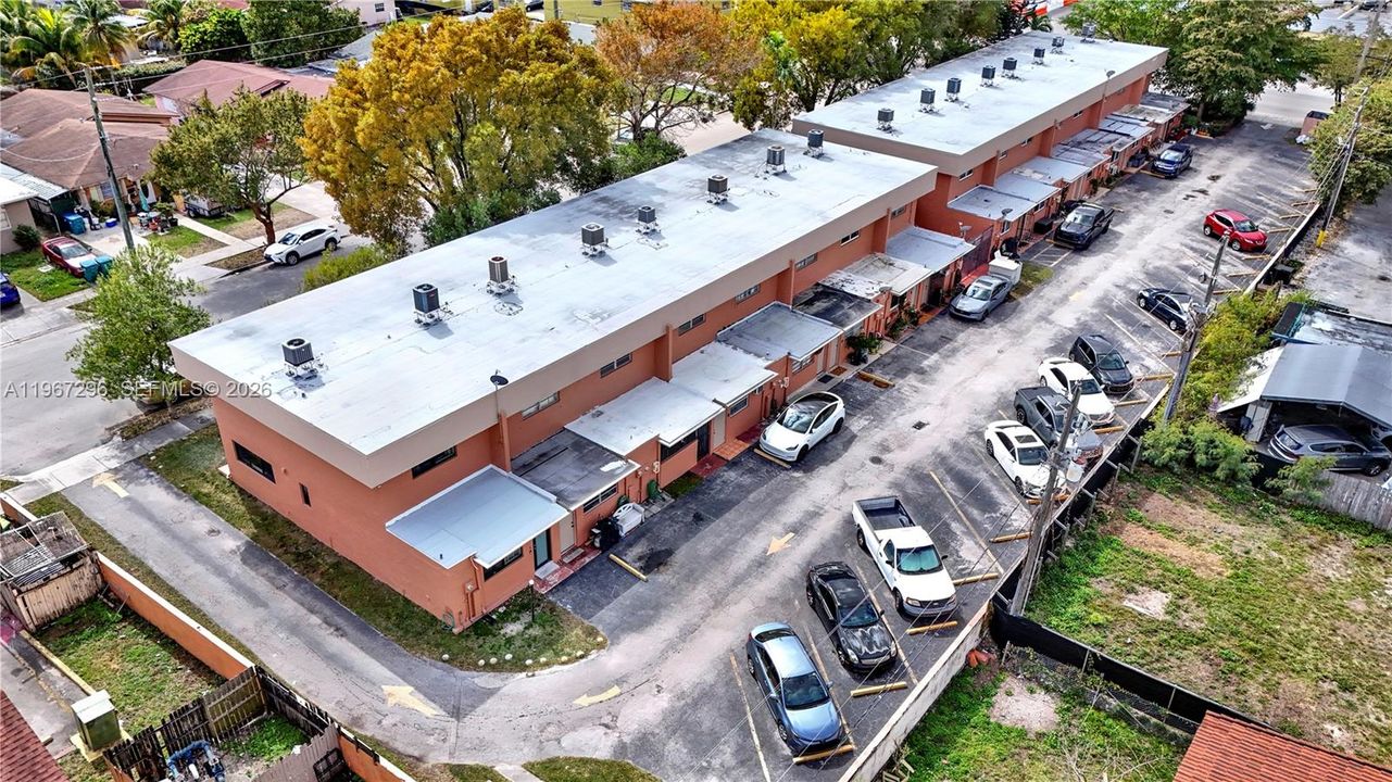 For Sale: $360,000 (2 beds, 1 baths, 937 Square Feet)