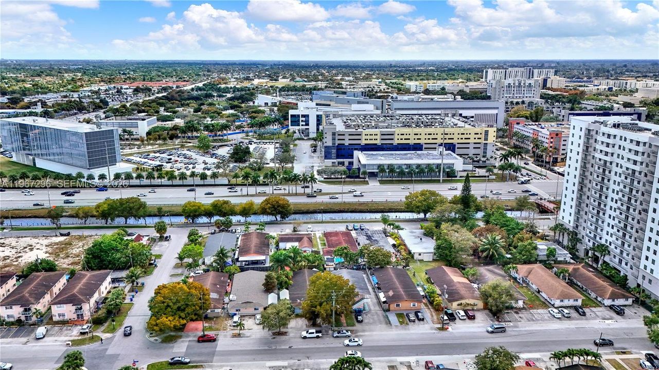 For Sale: $360,000 (2 beds, 1 baths, 937 Square Feet)