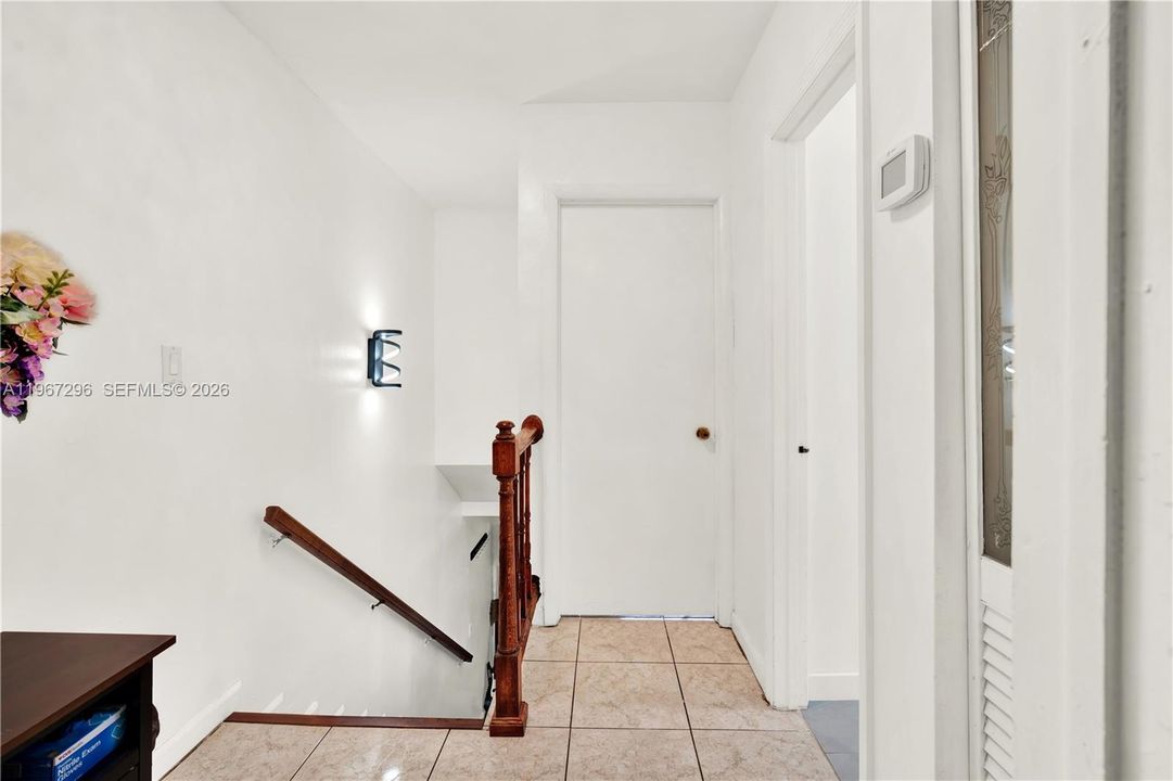 For Sale: $360,000 (2 beds, 1 baths, 937 Square Feet)