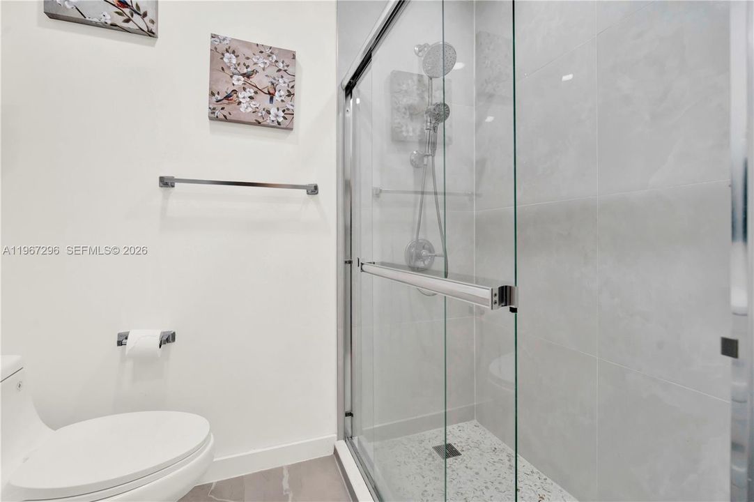For Sale: $360,000 (2 beds, 1 baths, 937 Square Feet)