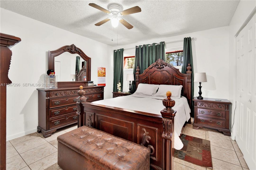 For Sale: $360,000 (2 beds, 1 baths, 937 Square Feet)