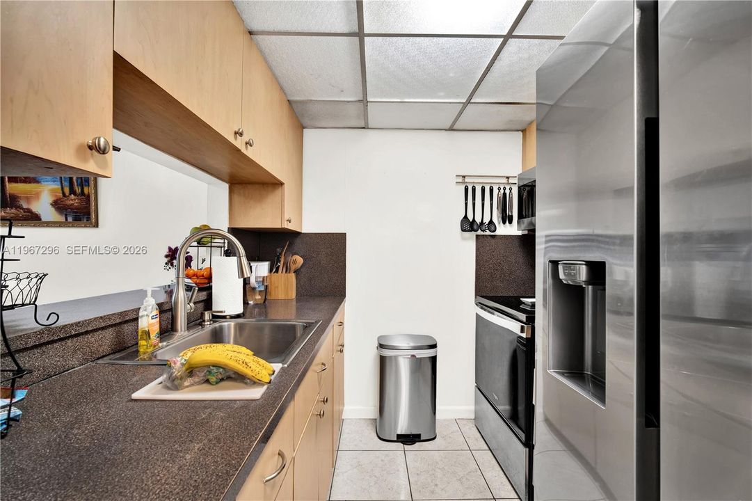 For Sale: $360,000 (2 beds, 1 baths, 937 Square Feet)