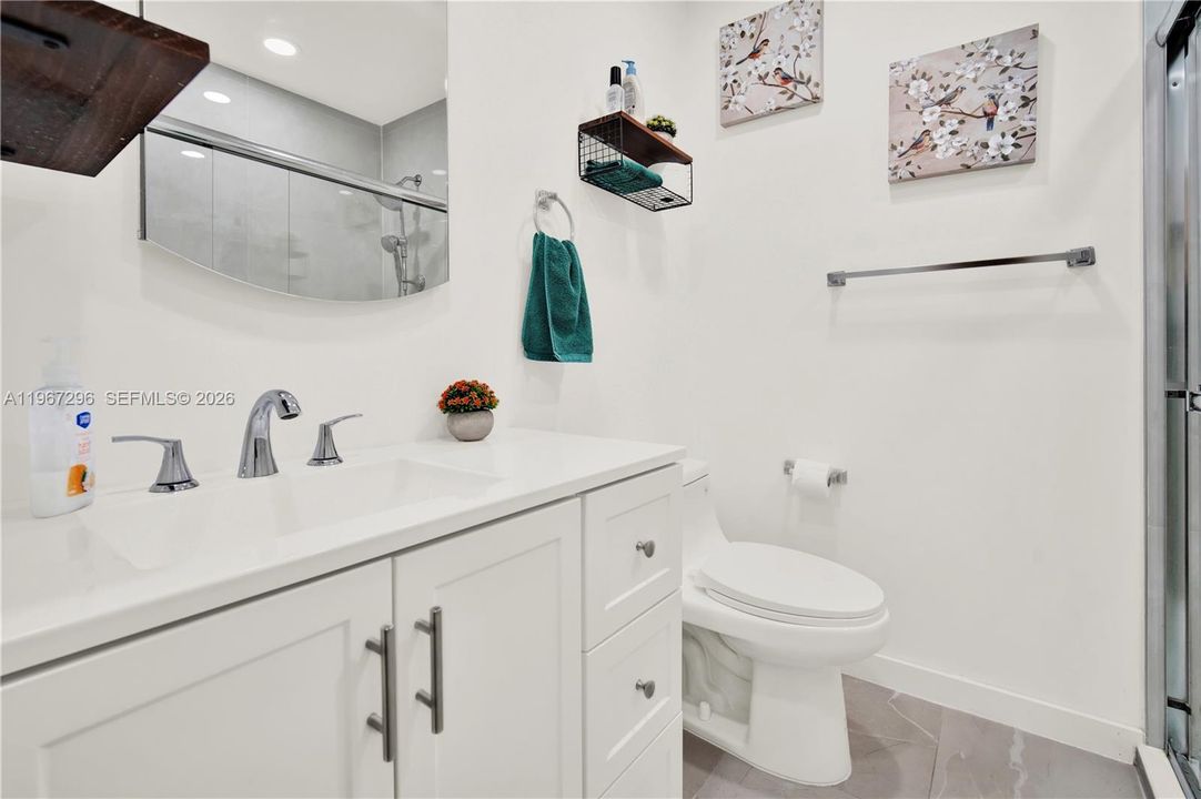 For Sale: $360,000 (2 beds, 1 baths, 937 Square Feet)