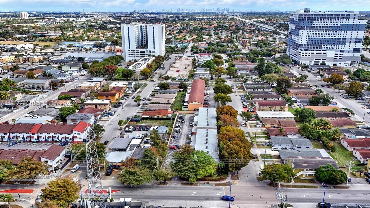 For Sale: $360,000 (2 beds, 1 baths, 937 Square Feet)