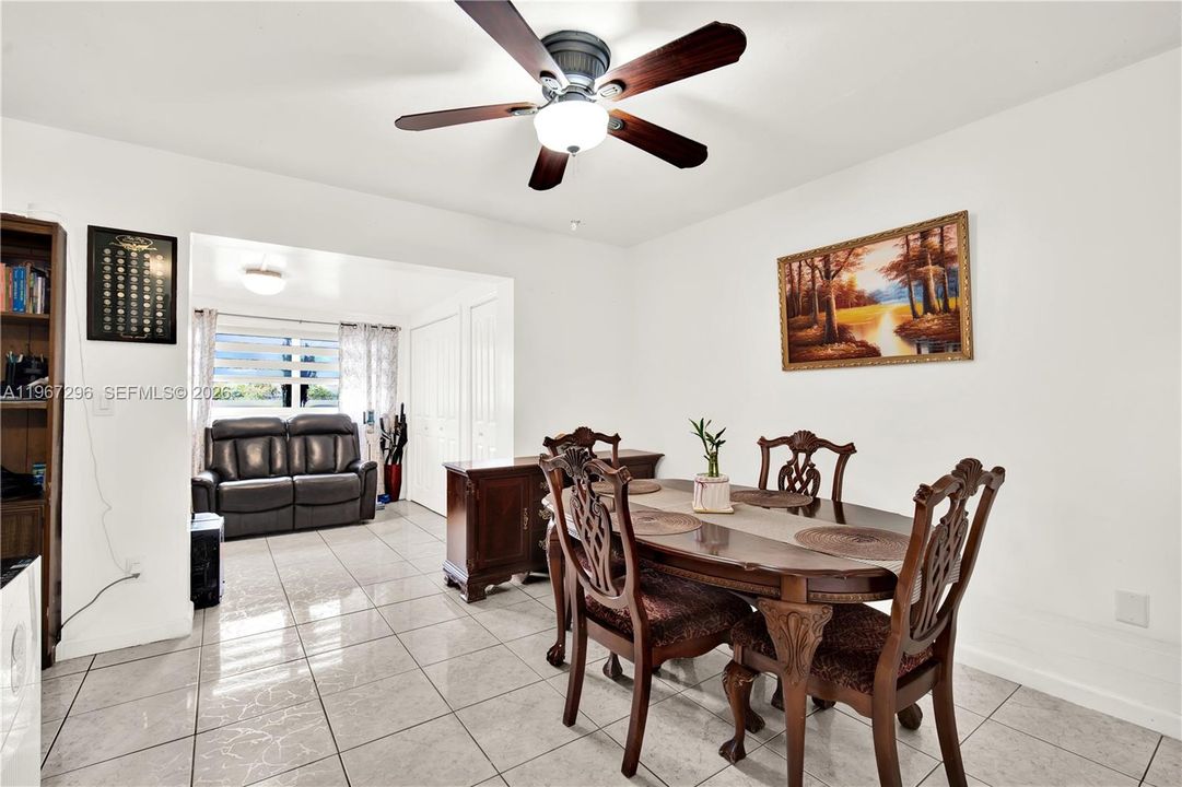 For Sale: $360,000 (2 beds, 1 baths, 937 Square Feet)