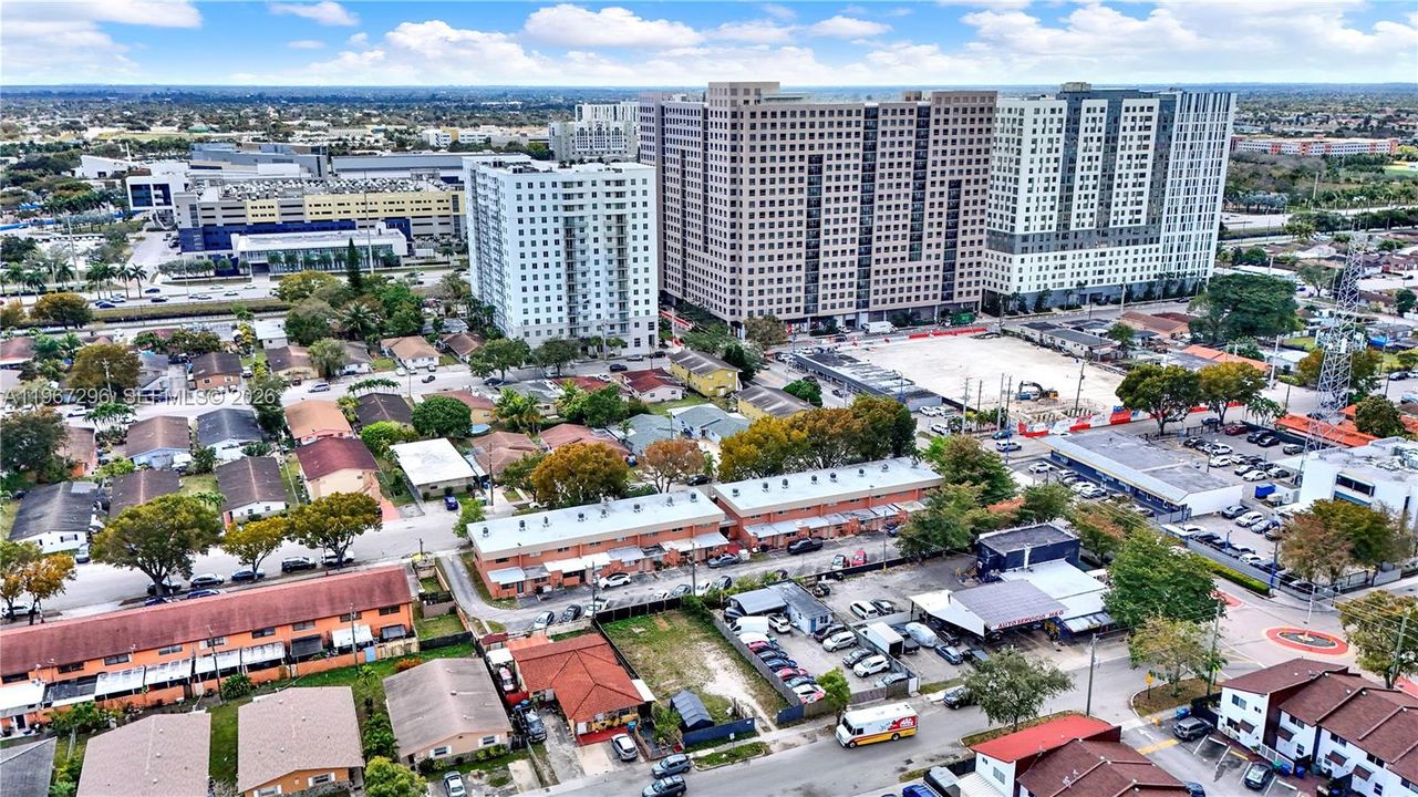 For Sale: $360,000 (2 beds, 1 baths, 937 Square Feet)