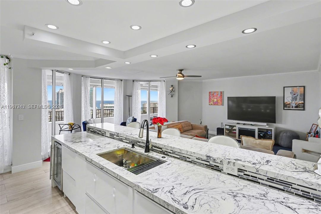 En Venta: $754,000 (2 camas, 2 baños, 1677 Pies cuadrados)