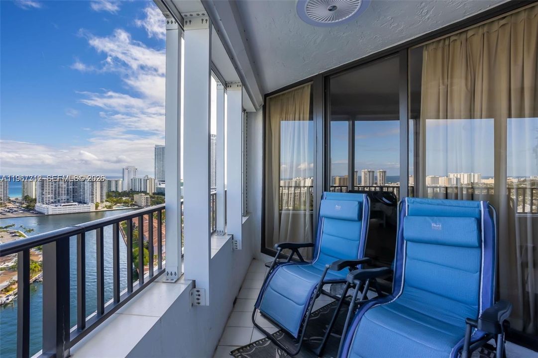 En Venta: $754,000 (2 camas, 2 baños, 1677 Pies cuadrados)