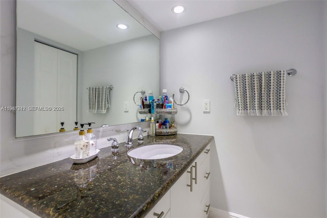En Venta: $754,000 (2 camas, 2 baños, 1677 Pies cuadrados)