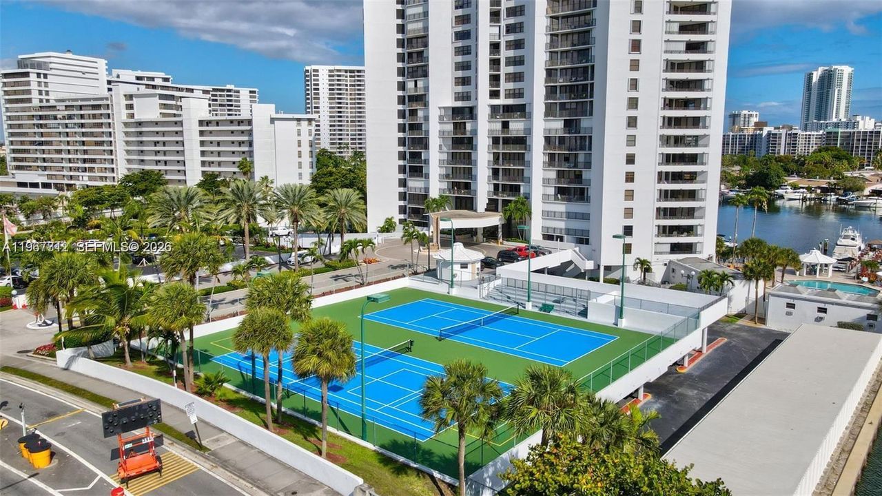 En Venta: $754,000 (2 camas, 2 baños, 1677 Pies cuadrados)