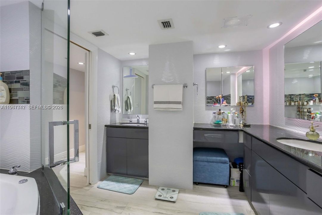 En Venta: $754,000 (2 camas, 2 baños, 1677 Pies cuadrados)