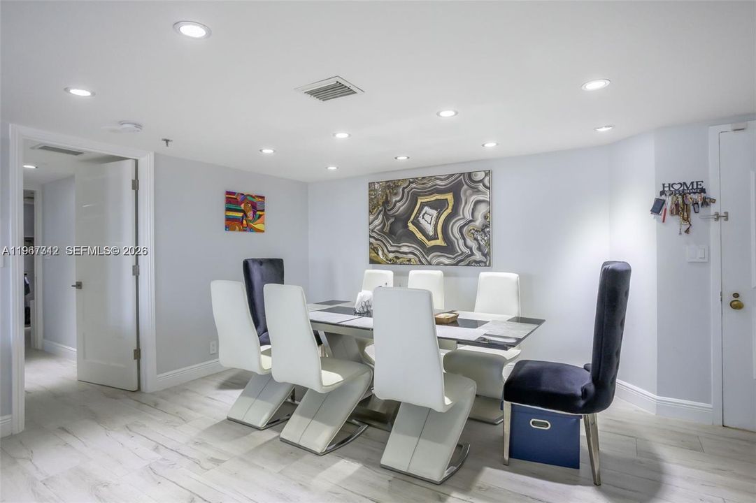 En Venta: $754,000 (2 camas, 2 baños, 1677 Pies cuadrados)