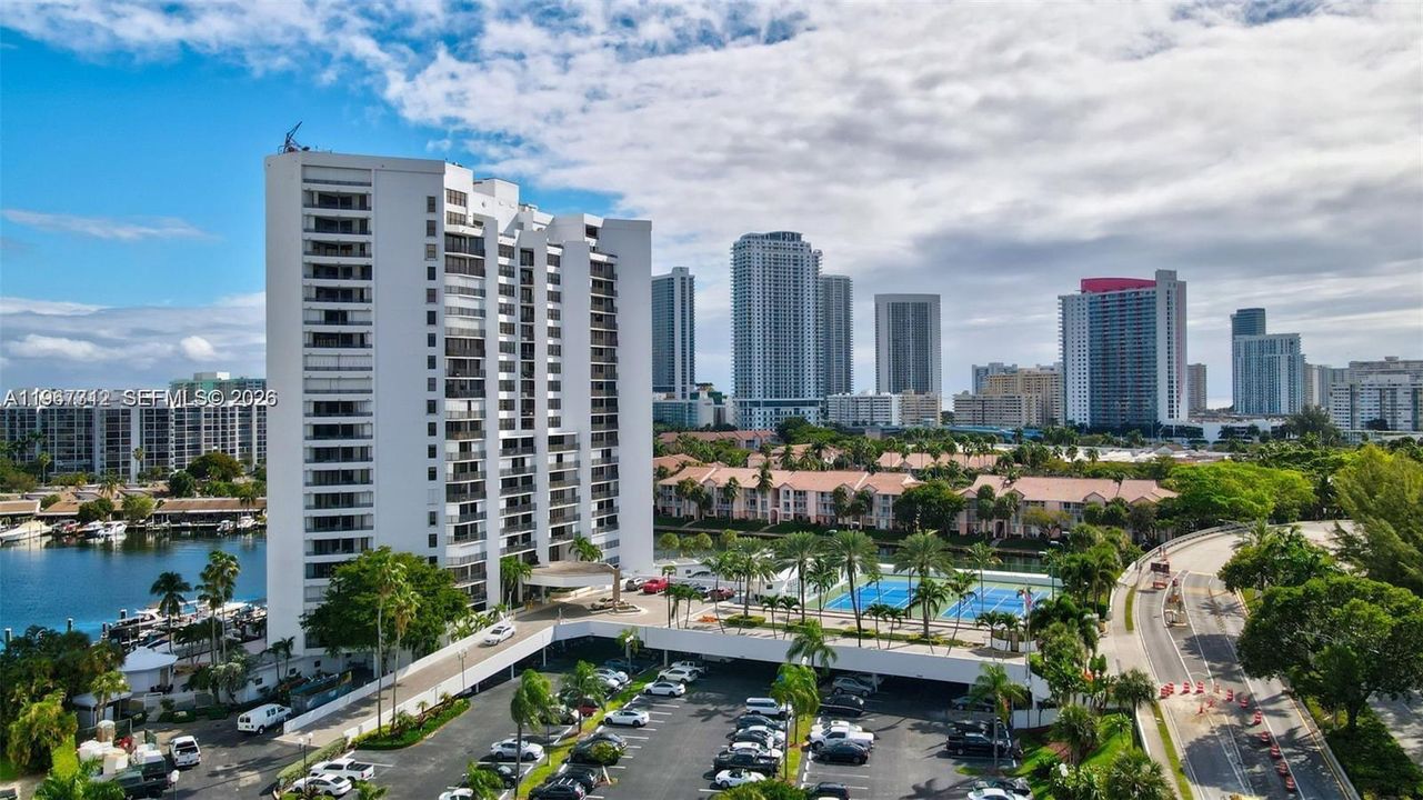 En Venta: $754,000 (2 camas, 2 baños, 1677 Pies cuadrados)