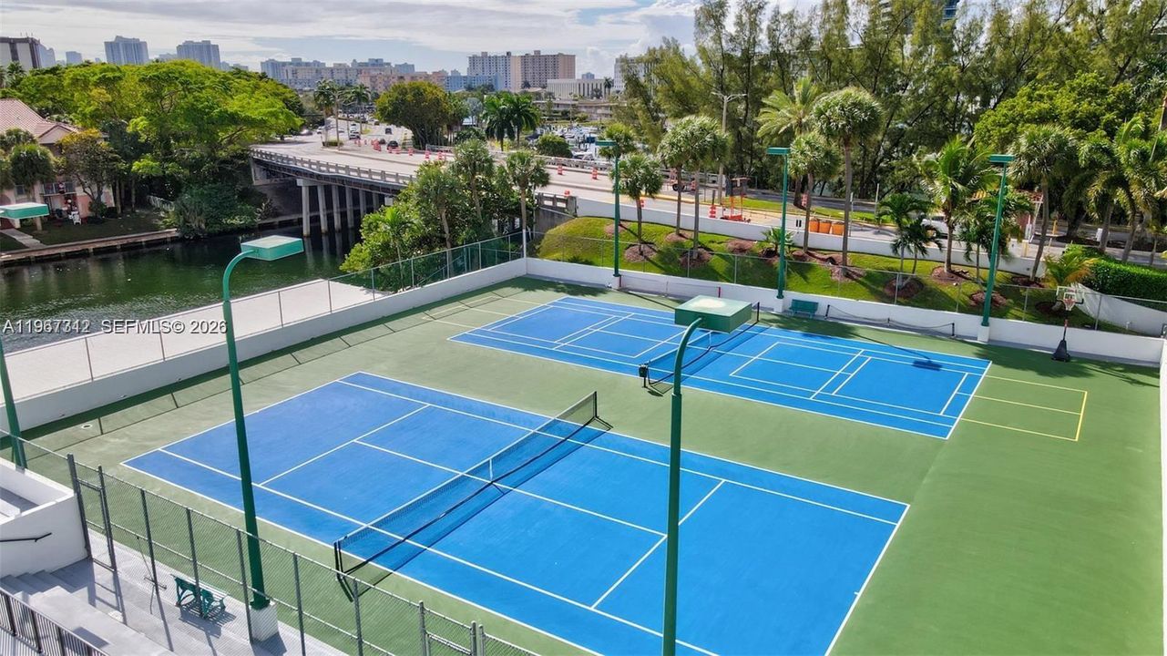 En Venta: $754,000 (2 camas, 2 baños, 1677 Pies cuadrados)