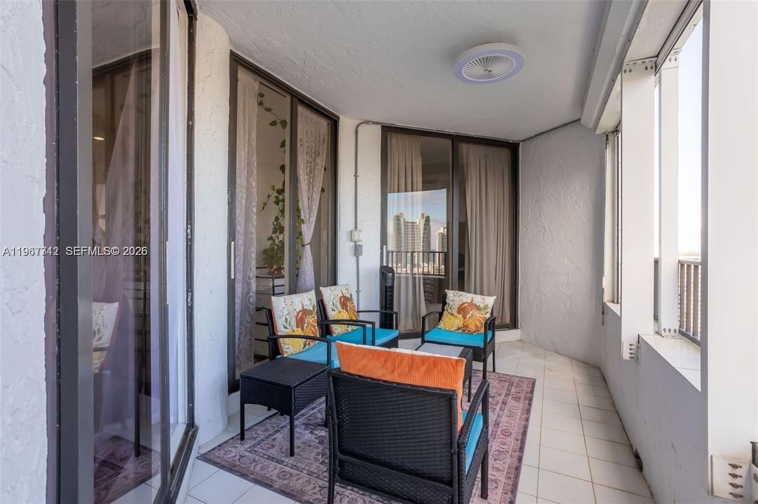 En Venta: $754,000 (2 camas, 2 baños, 1677 Pies cuadrados)