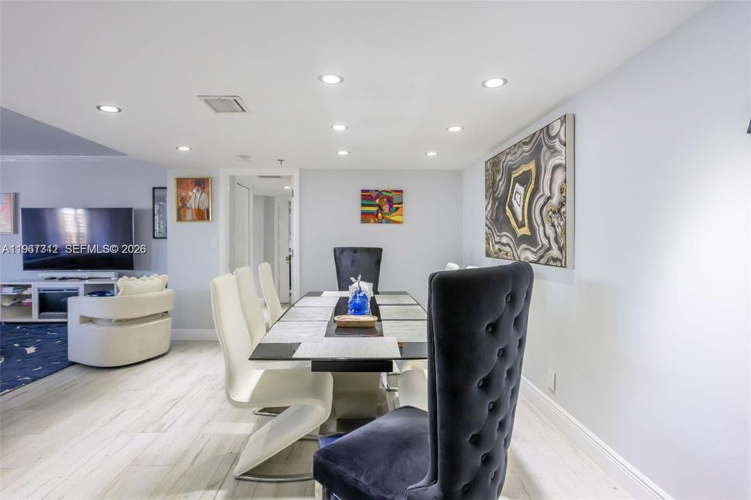 En Venta: $754,000 (2 camas, 2 baños, 1677 Pies cuadrados)