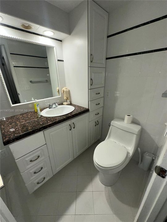 For Sale: $190,000 (1 beds, 1 baths, 873 Square Feet)