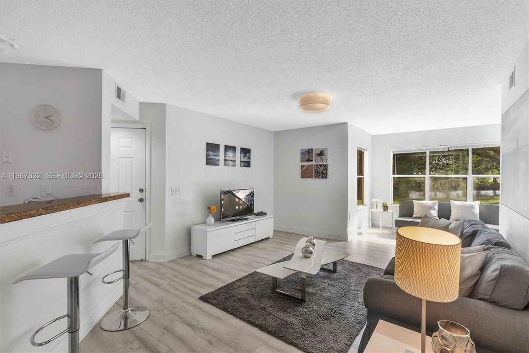 Activo con contrato: $270,000 (2 camas, 2 baños, 1065 Pies cuadrados)