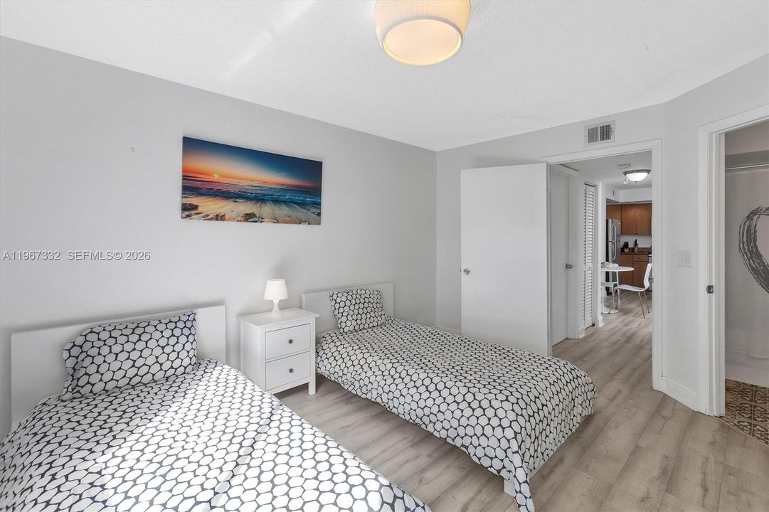 Activo con contrato: $270,000 (2 camas, 2 baños, 1065 Pies cuadrados)