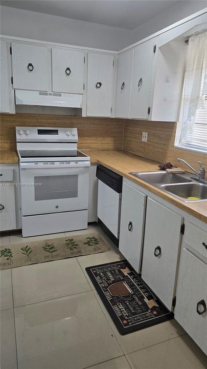 На продажу: $165,000 (2 спален, 2 ванн, 925 Квадратных фут)