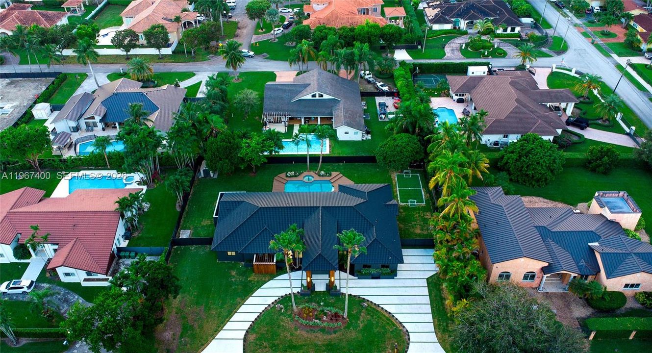Vendido Recientemente: $2,600,000 (4 camas, 3 baños, 3991 Pies cuadrados)