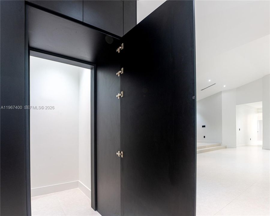 Vendido Recientemente: $2,600,000 (4 camas, 3 baños, 3991 Pies cuadrados)