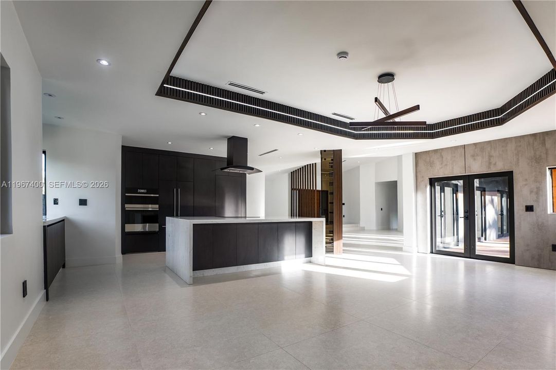 Vendido Recientemente: $2,600,000 (4 camas, 3 baños, 3991 Pies cuadrados)