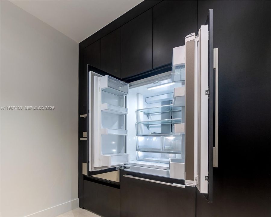 Vendido Recientemente: $2,600,000 (4 camas, 3 baños, 3991 Pies cuadrados)