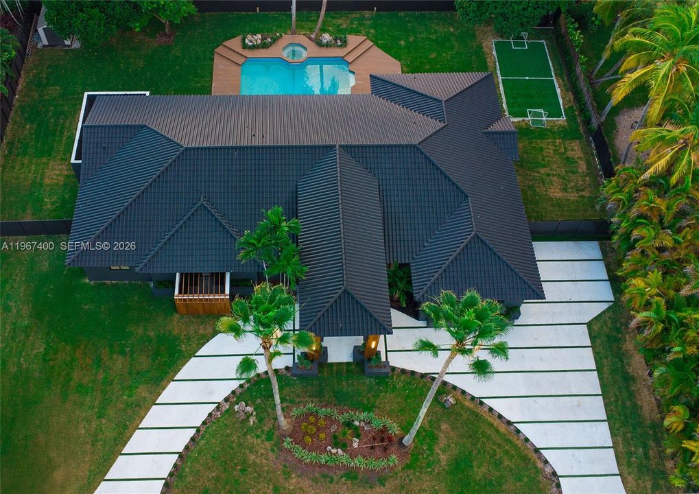 Vendido Recientemente: $2,600,000 (4 camas, 3 baños, 3991 Pies cuadrados)