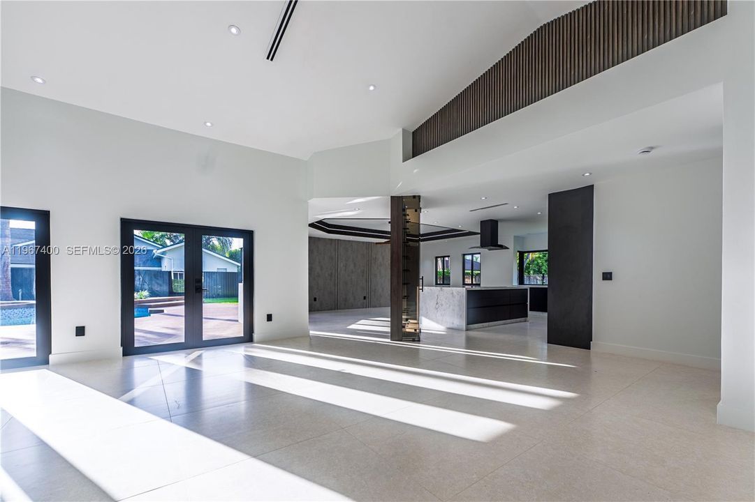 Vendido Recientemente: $2,600,000 (4 camas, 3 baños, 3991 Pies cuadrados)