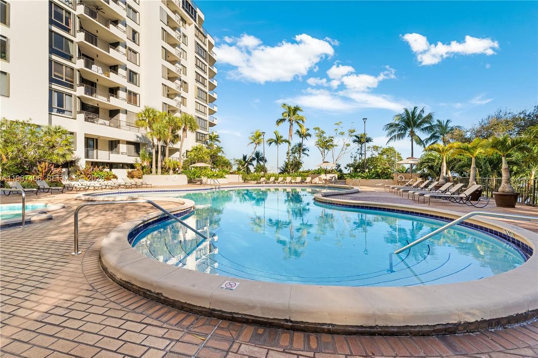 Под контрактом: $1,475,000 (2 спален, 2 ванн, 2124 Квадратных фут)