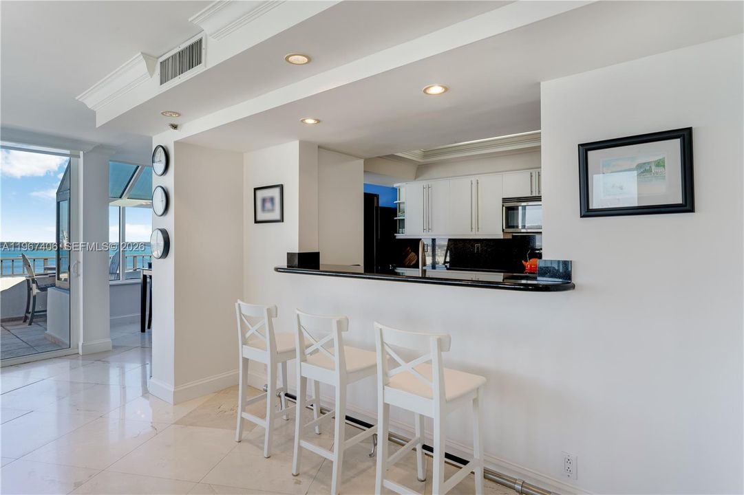 Под контрактом: $1,475,000 (2 спален, 2 ванн, 2124 Квадратных фут)