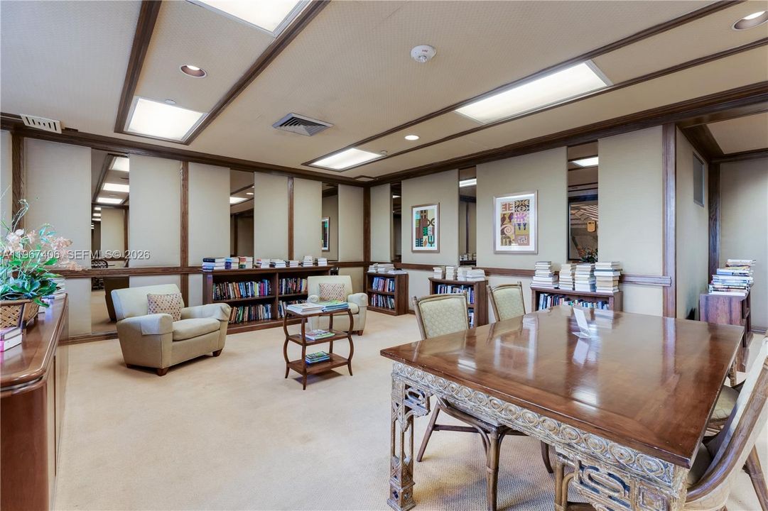 Под контрактом: $1,475,000 (2 спален, 2 ванн, 2124 Квадратных фут)