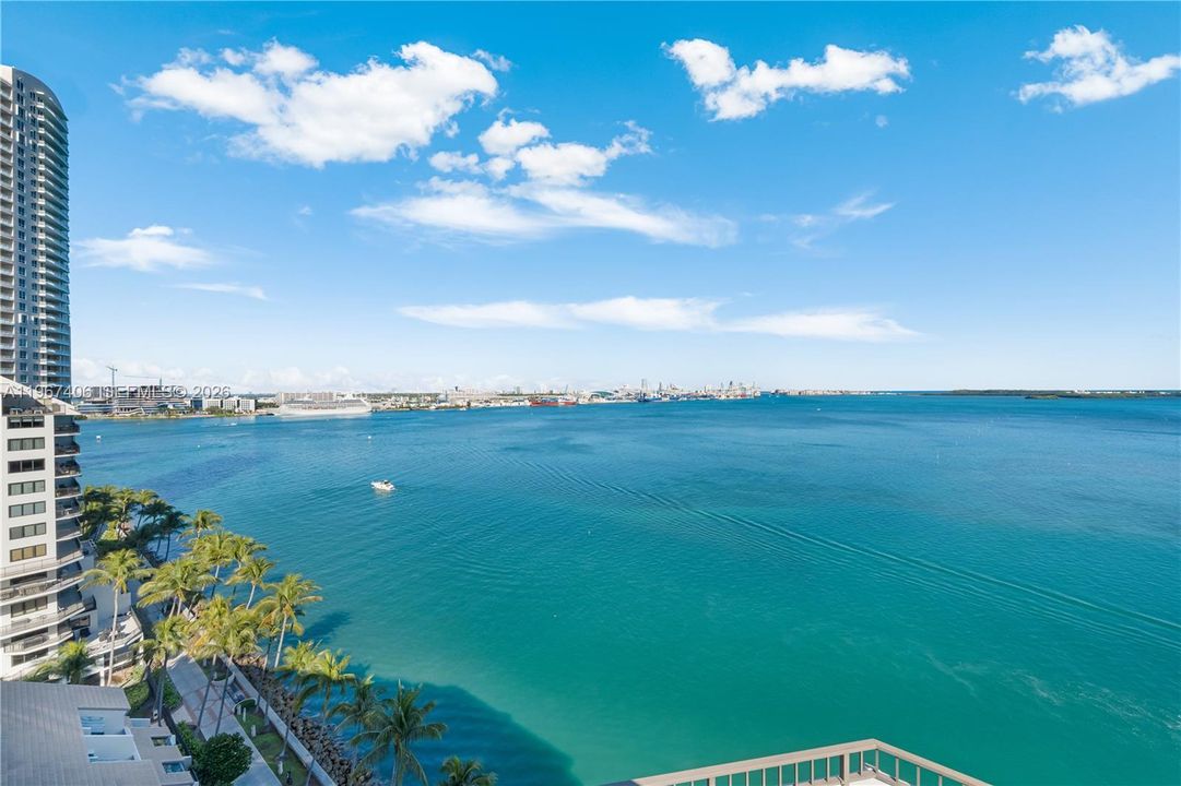 Под контрактом: $1,475,000 (2 спален, 2 ванн, 2124 Квадратных фут)