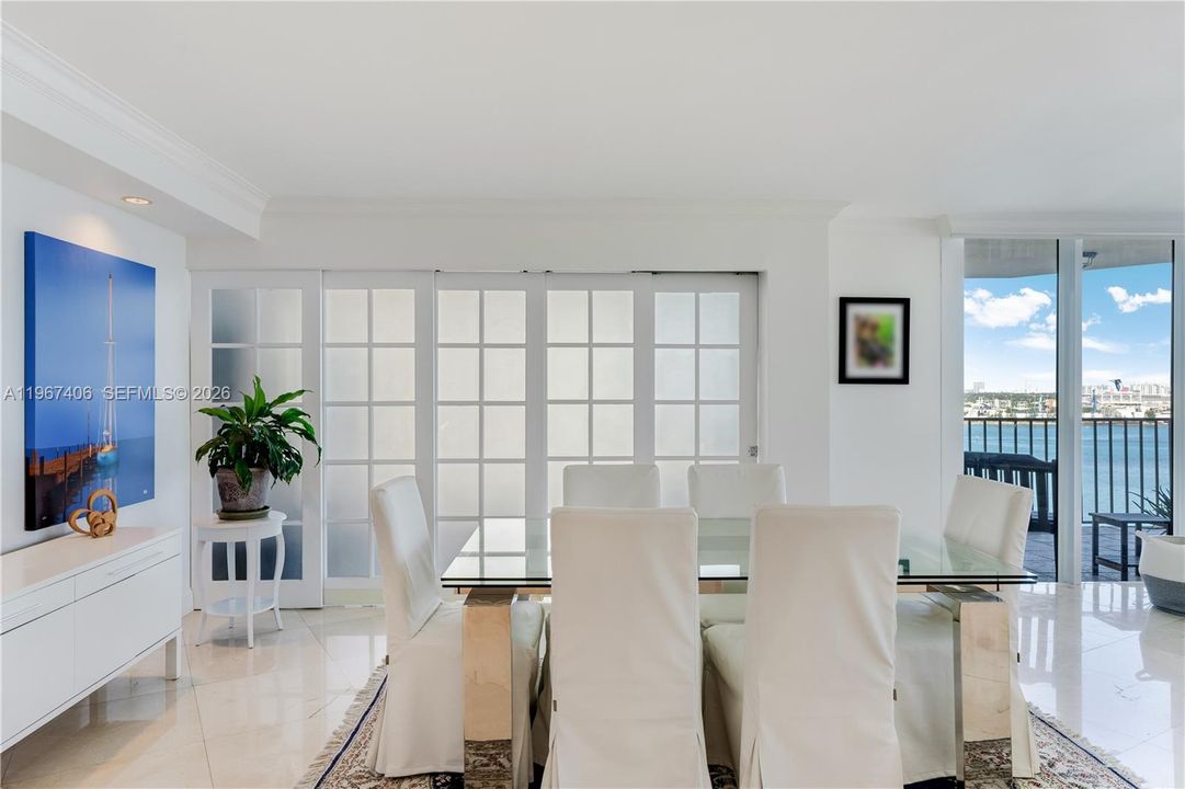 Под контрактом: $1,475,000 (2 спален, 2 ванн, 2124 Квадратных фут)