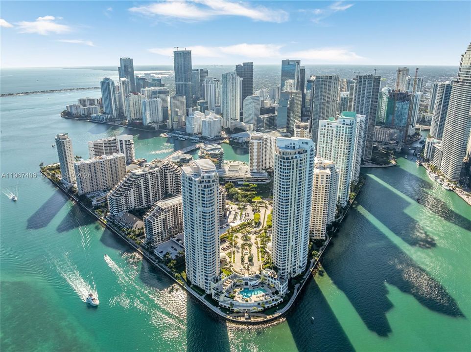 Под контрактом: $1,475,000 (2 спален, 2 ванн, 2124 Квадратных фут)