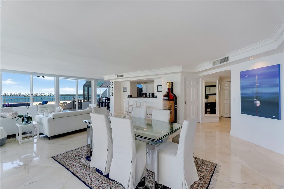 Под контрактом: $1,475,000 (2 спален, 2 ванн, 2124 Квадратных фут)