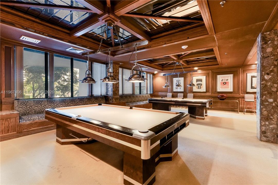 Под контрактом: $1,475,000 (2 спален, 2 ванн, 2124 Квадратных фут)