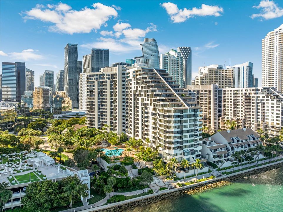 Под контрактом: $1,475,000 (2 спален, 2 ванн, 2124 Квадратных фут)