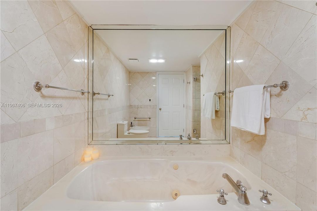 Под контрактом: $1,475,000 (2 спален, 2 ванн, 2124 Квадратных фут)