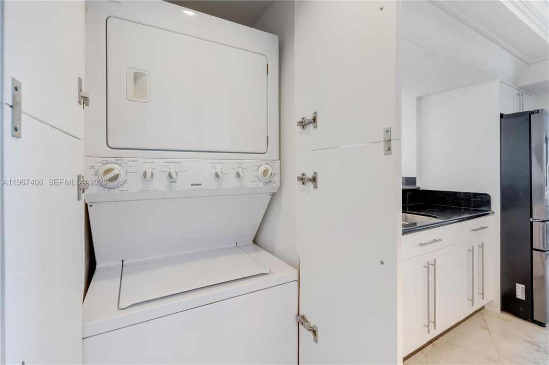 Под контрактом: $1,475,000 (2 спален, 2 ванн, 2124 Квадратных фут)