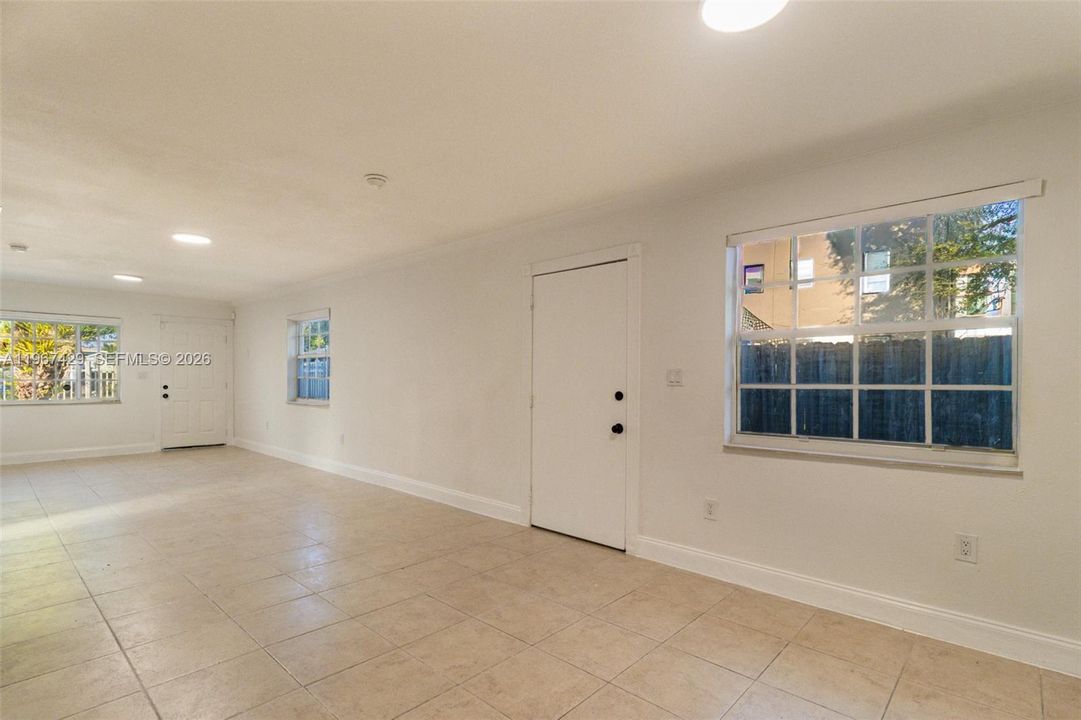 En Venta: $464,900 (3 camas, 2 baños, 1196 Pies cuadrados)